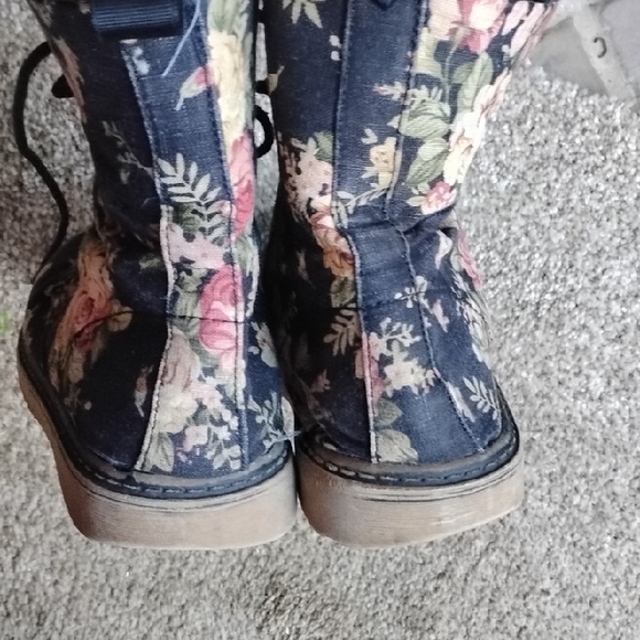 Wild Diva Fabric Floral Pattern Combat Style Boots - Picture 4 of 8